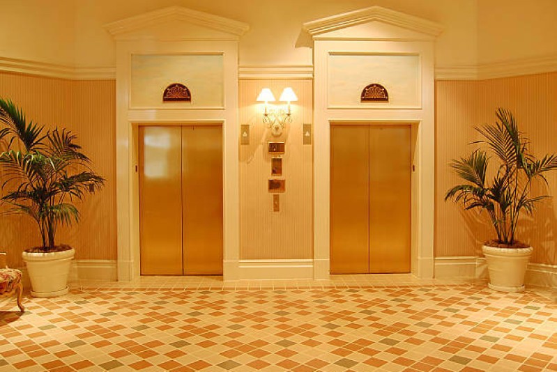Thang máy khách sạn Bãi Cháy